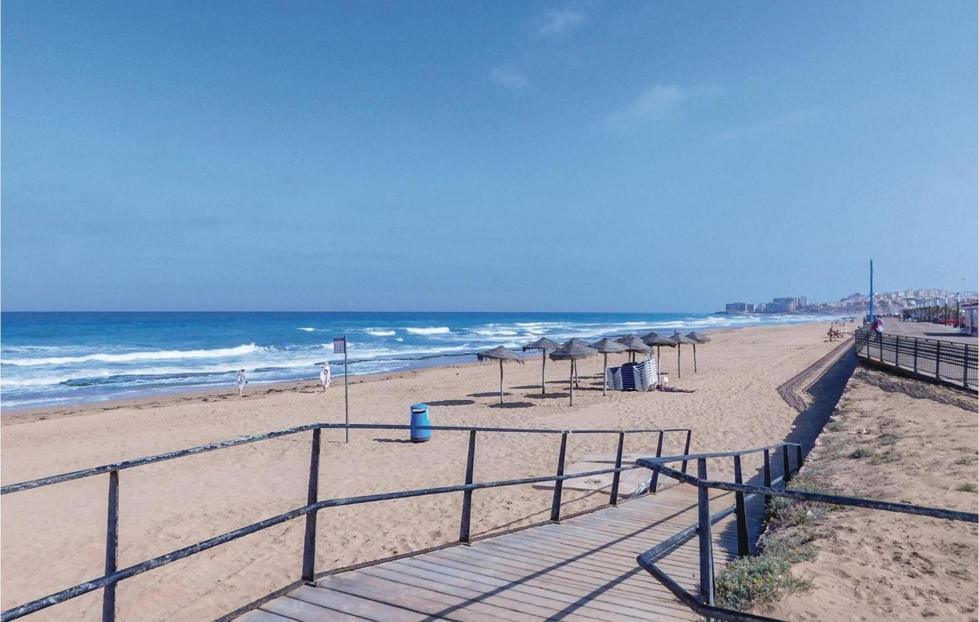 Cozy Apartment In Torrevieja-La Mata With Kitchen Zewnętrze zdjęcie